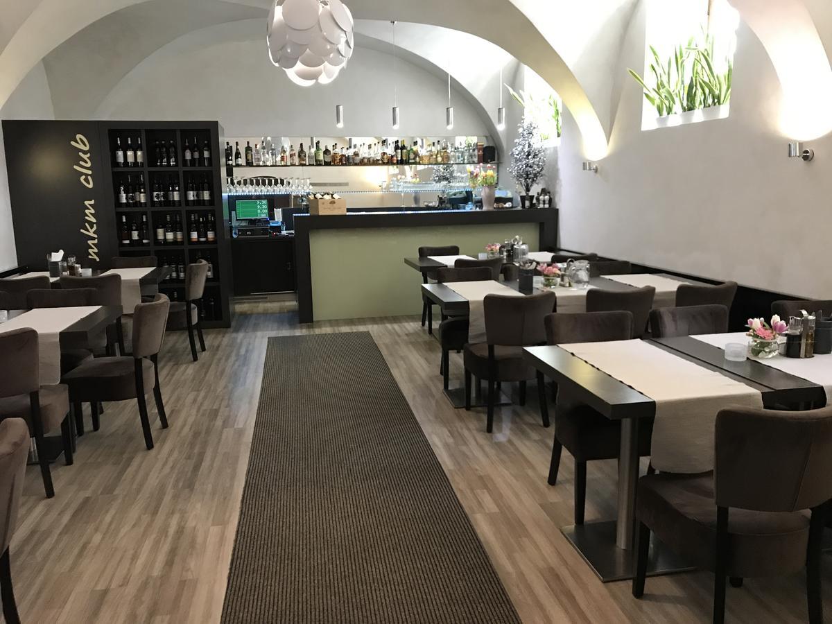 Club M.K.M. Modra酒店 外观 照片